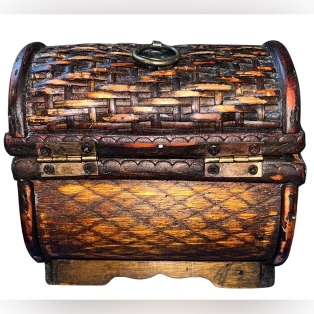 Mini Wooden Basket Weave Latch Hinged Trunk. - Picture 2 of 5